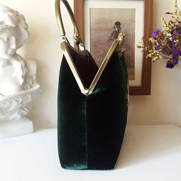 復(fù)古情懷，指尖綻放 原創(chuàng)手工絲絨繡花包的藝術(shù)之旅